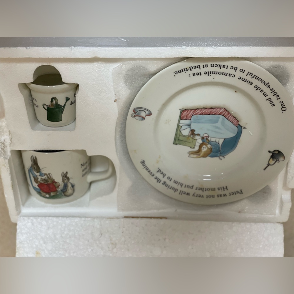 Vintage 1982 Wedgwood Peter Rabbit 4 piece Nursery Set - Picture 3 of 4